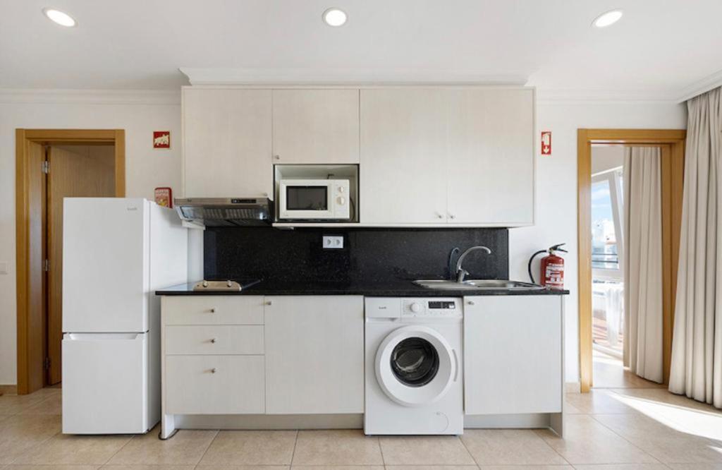 Cozy Apartment With Seaview 300M From The Beach ポルティマン エクステリア 写真